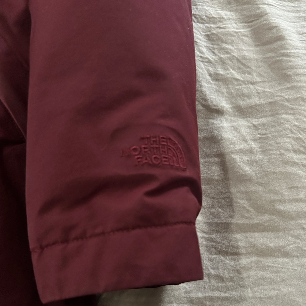 Burgundy Dryvent Northface winter coat size large - Picture 2 of 8